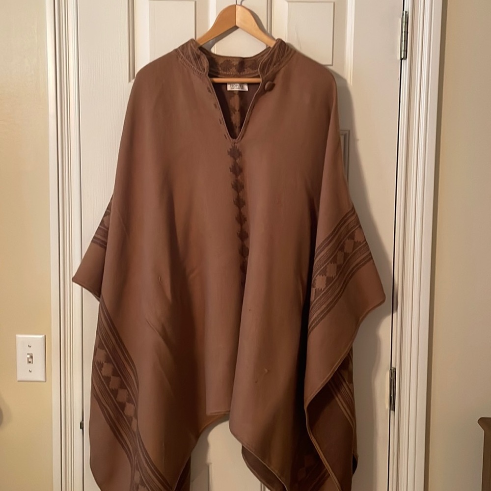 Novica poncho